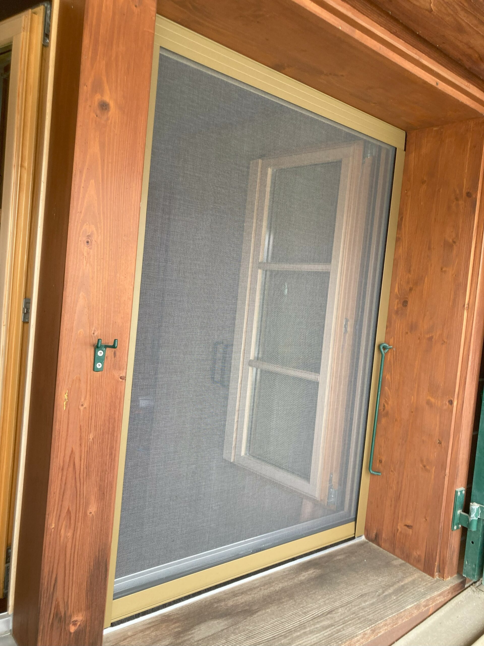 Fensterrollo sind DIE Lösung für einen kostengünstigen Insektenschutz.